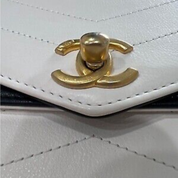 NWT Authentic 19C CHANEL Classic Black White Quilted Envelope Flap Hand Bag New - Picture 12 of 13